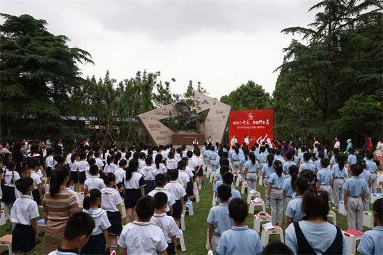 隊入隊儀式在位於月浦公園內的上海戰役月浦攻堅戰紀念碑前莊嚴舉行