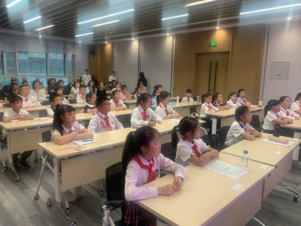 f41346fe-7a01-49c6-82ba-7b8a103b7fa6.jpg